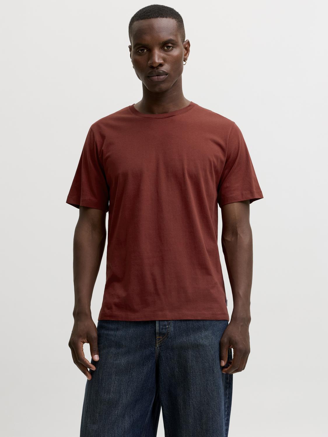 model_shot-front